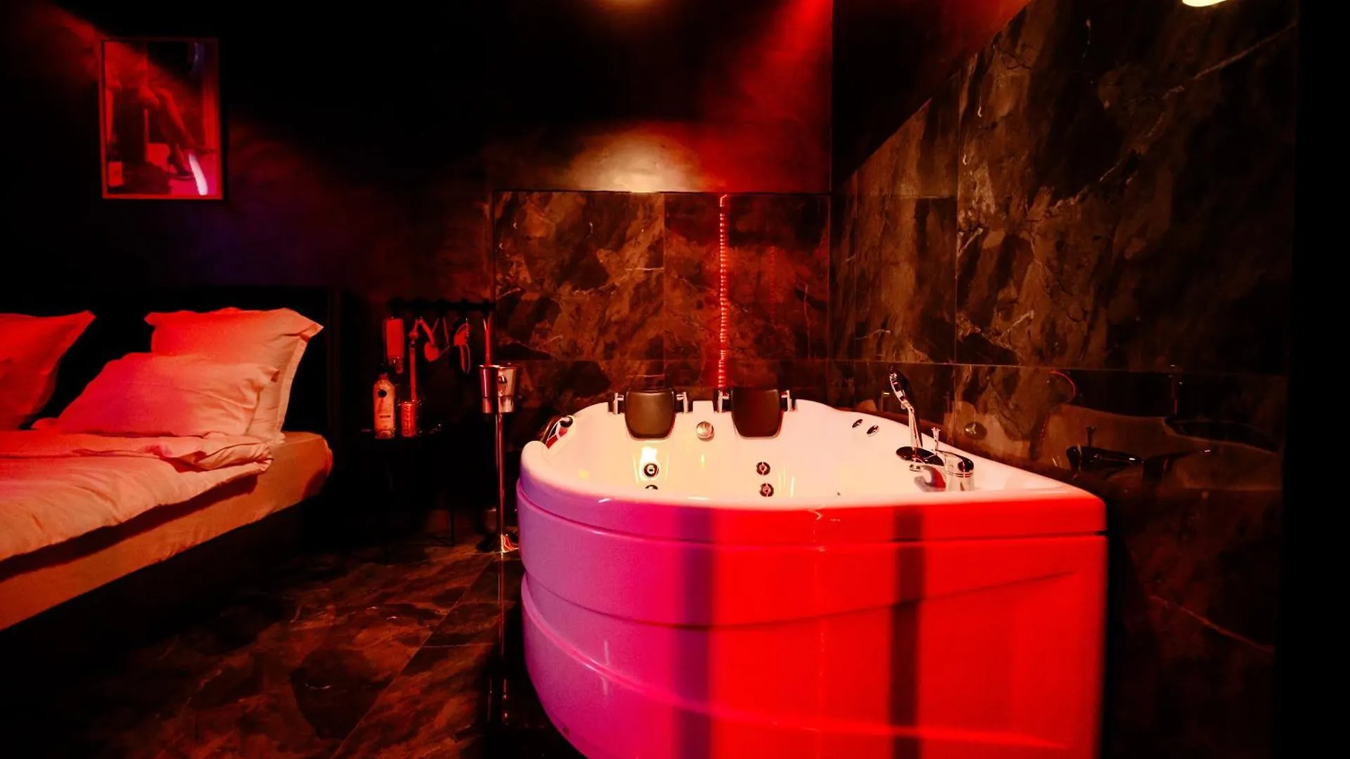 Bucharest Love Room Jacuzzi 0*,  رومانيا