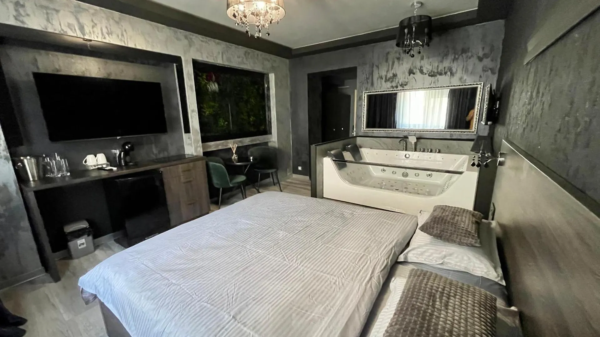 Luxury Jacuzzy Aparment Apartment Bucharest Romania