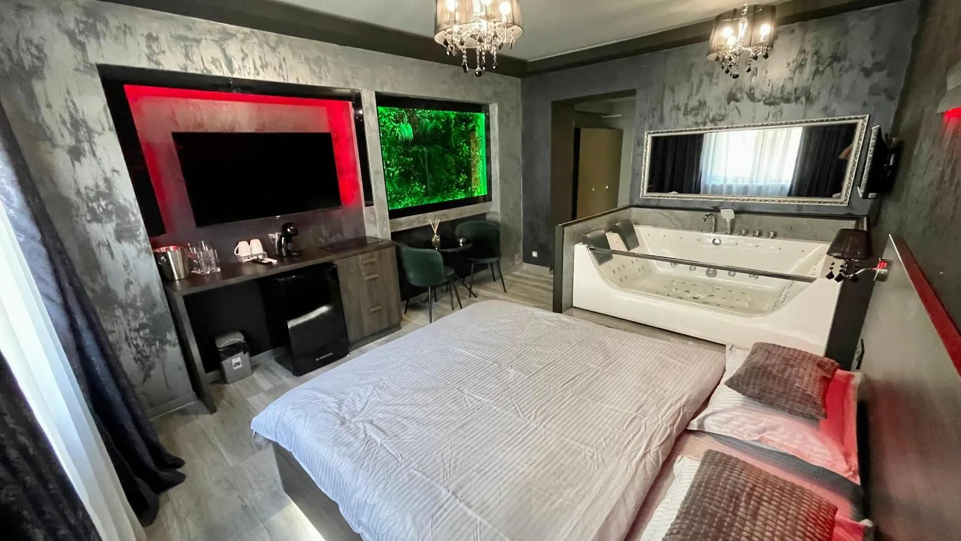 Luxury Jacuzzy Aparment Apartment Bucharest 0*,  Romania