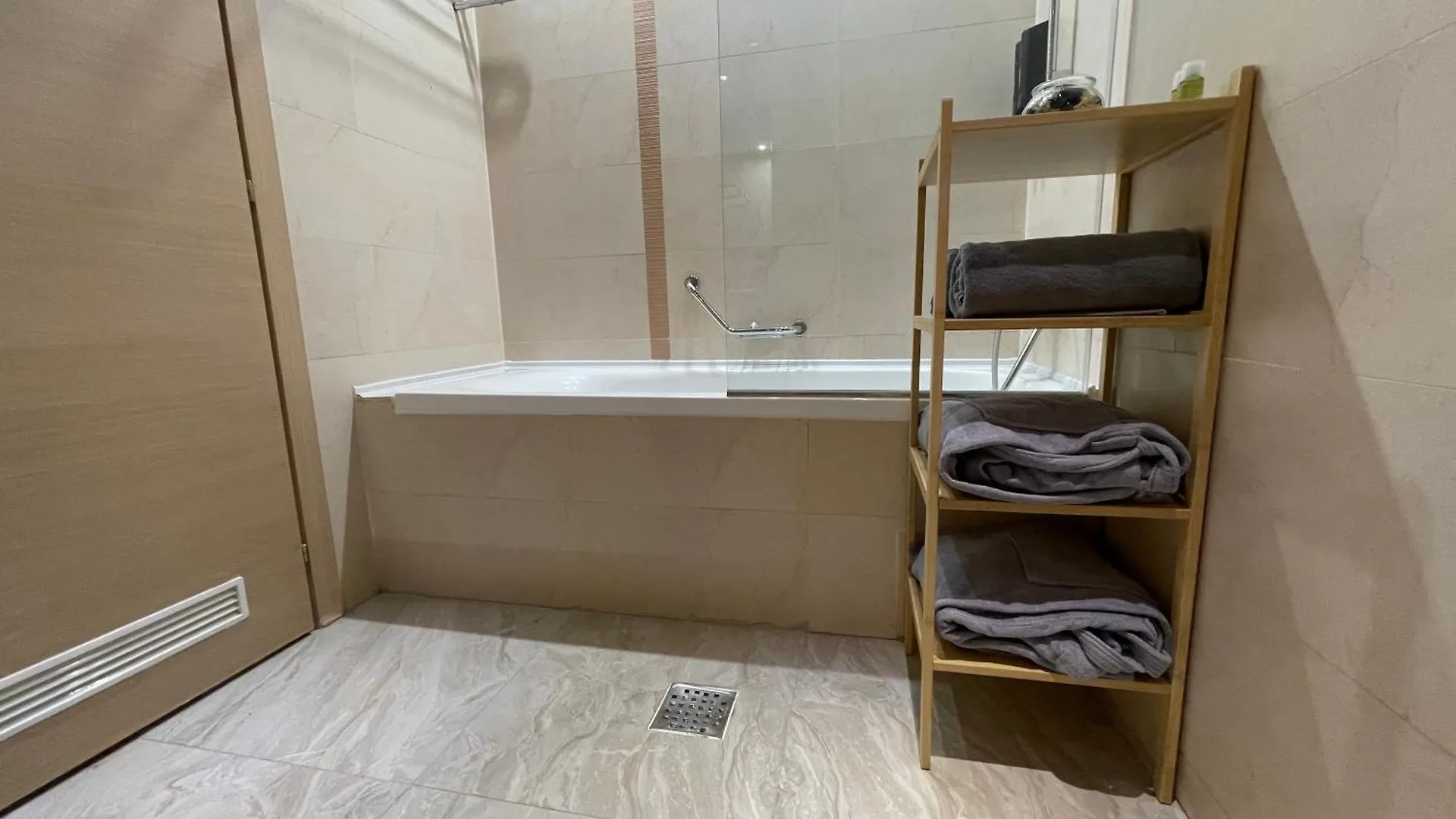 Luxury Jacuzzy Aparment Apartment Bucharest