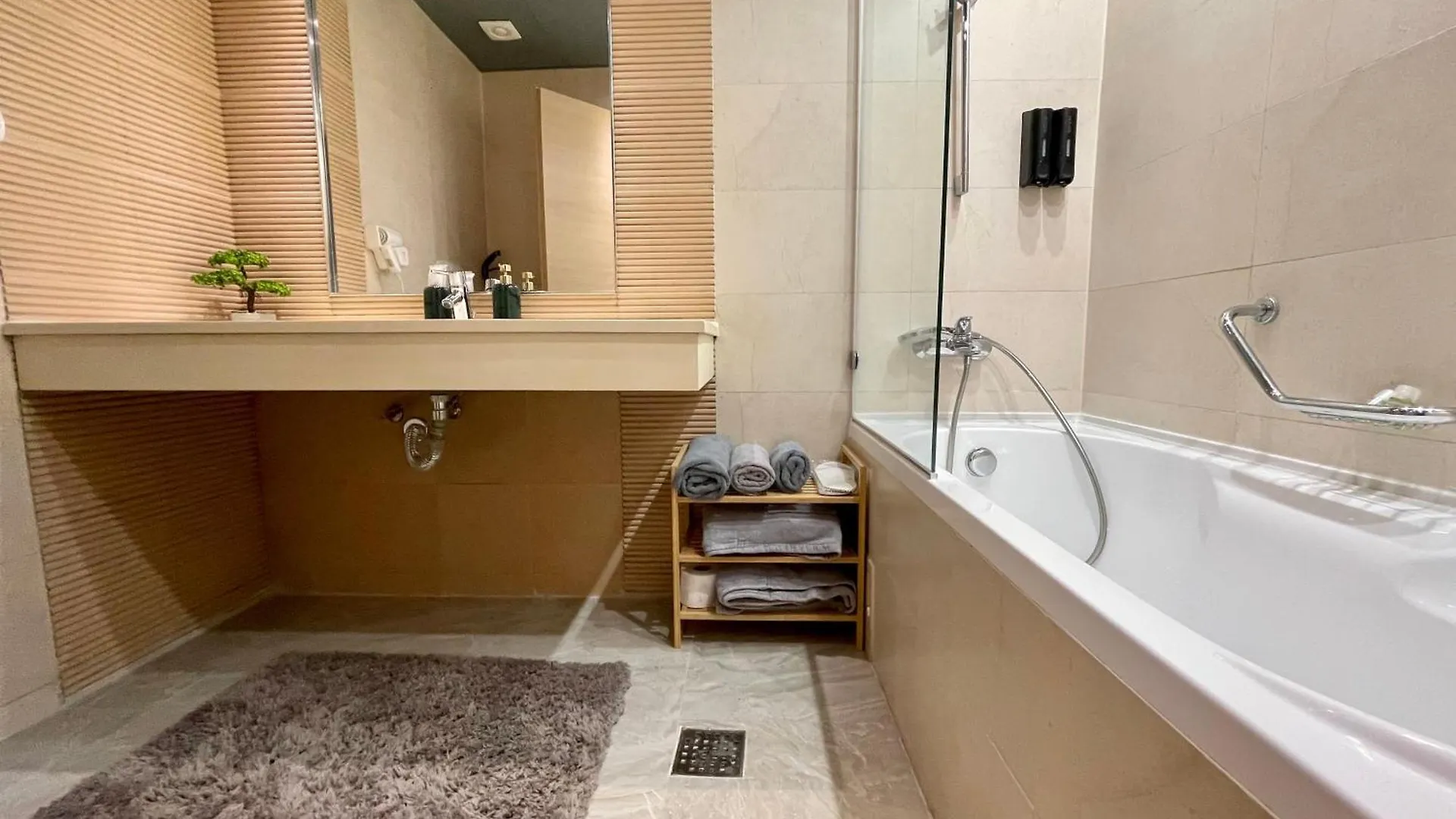 Luxury Jacuzzy Aparment Apartment Bucharest