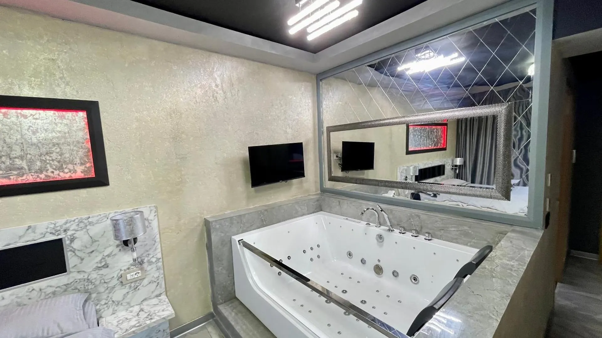 Luxury Jacuzzy Aparment Apartment Bucharest