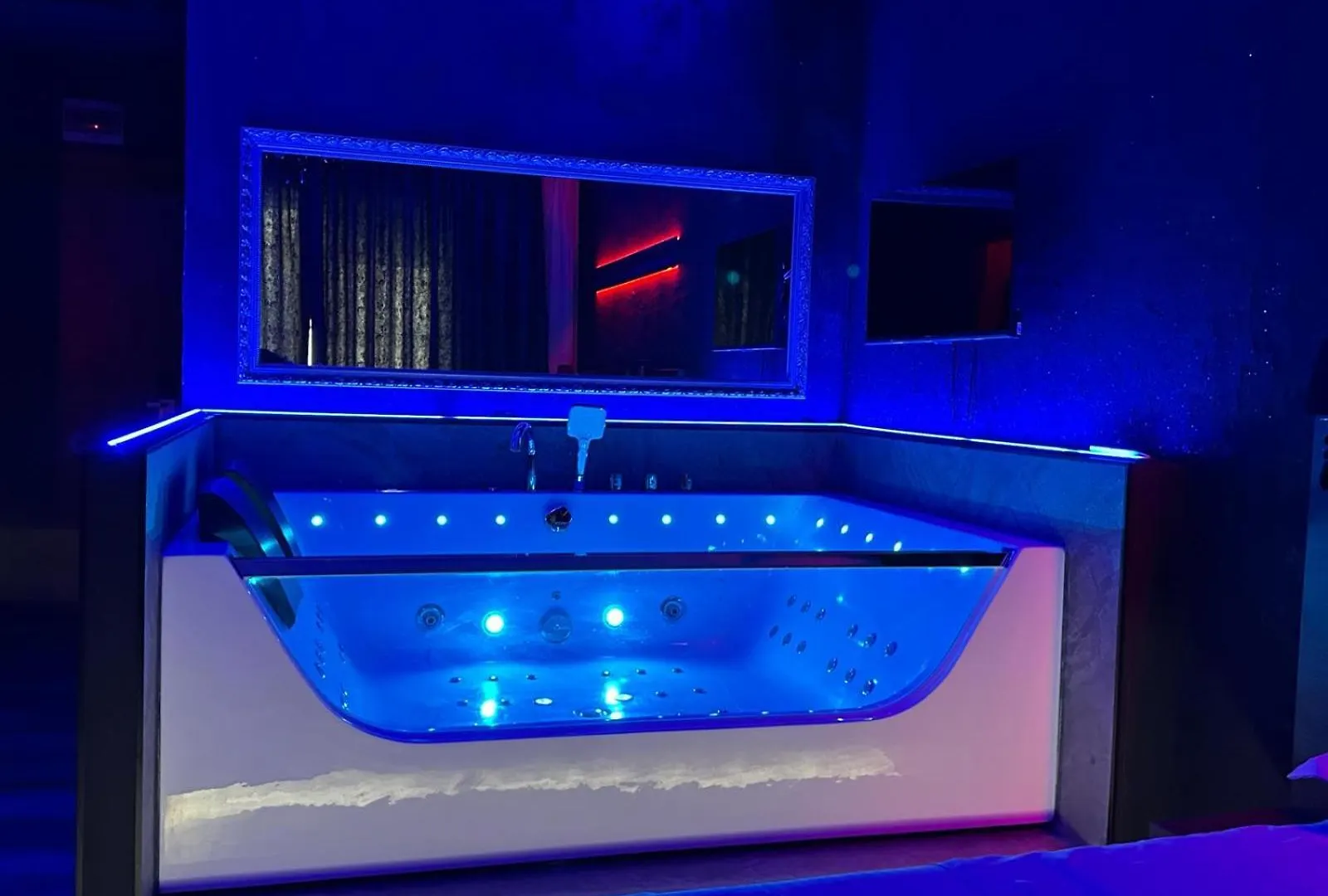 Luxury Jacuzzy Aparment Apartment Bucharest 0*,  Romania