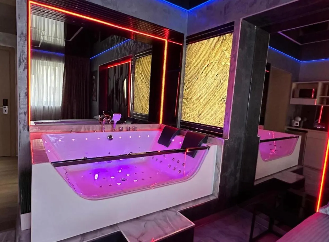 Luxury Jacuzzy Aparment Apartment Bucharest